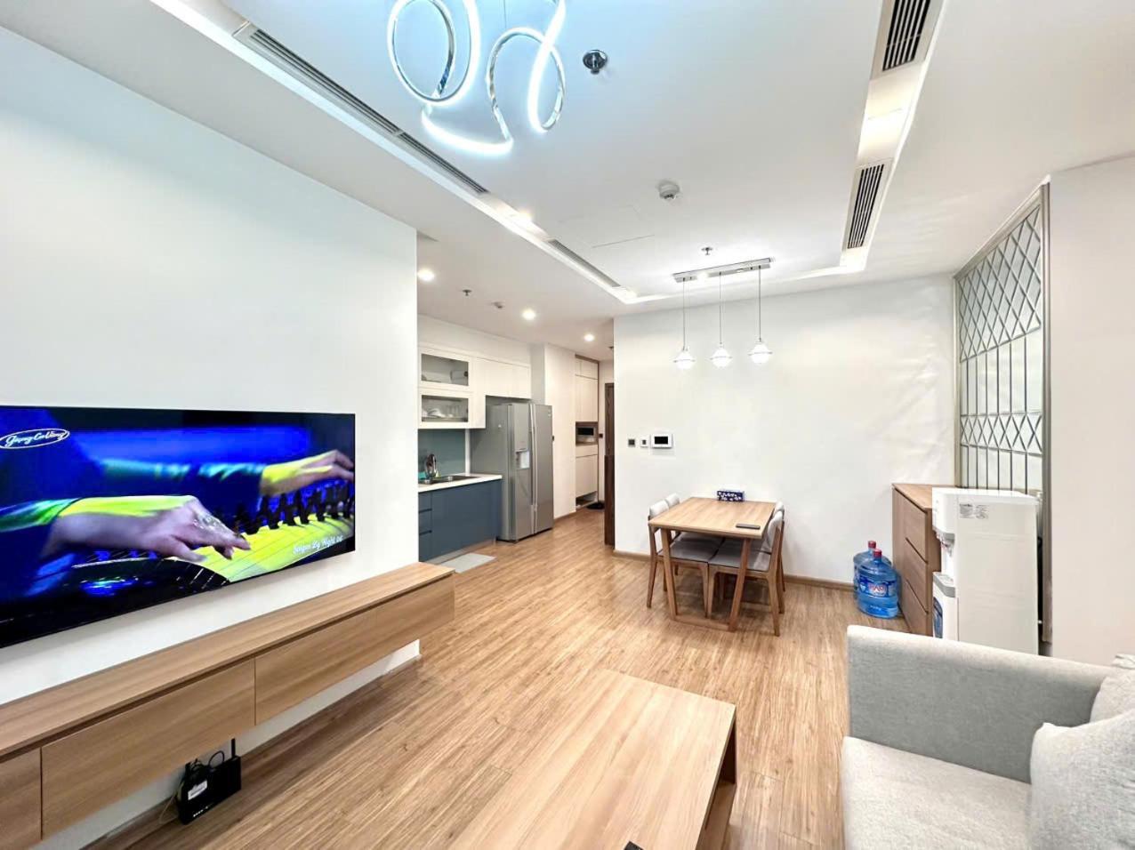 Luxury Apartment In Vinhomes Metropolis Ханой Екстериор снимка
