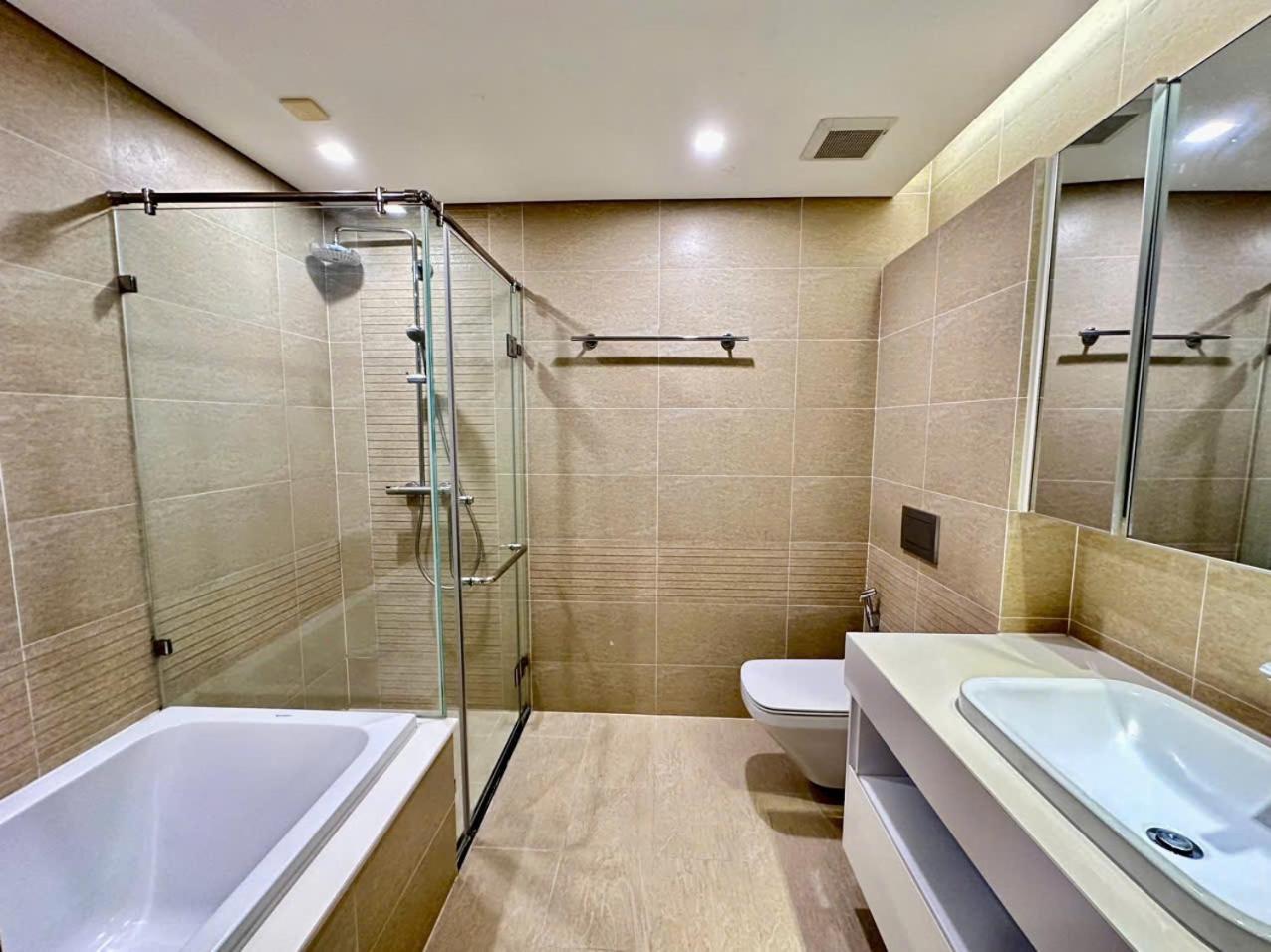 Luxury Apartment In Vinhomes Metropolis Ханой Екстериор снимка