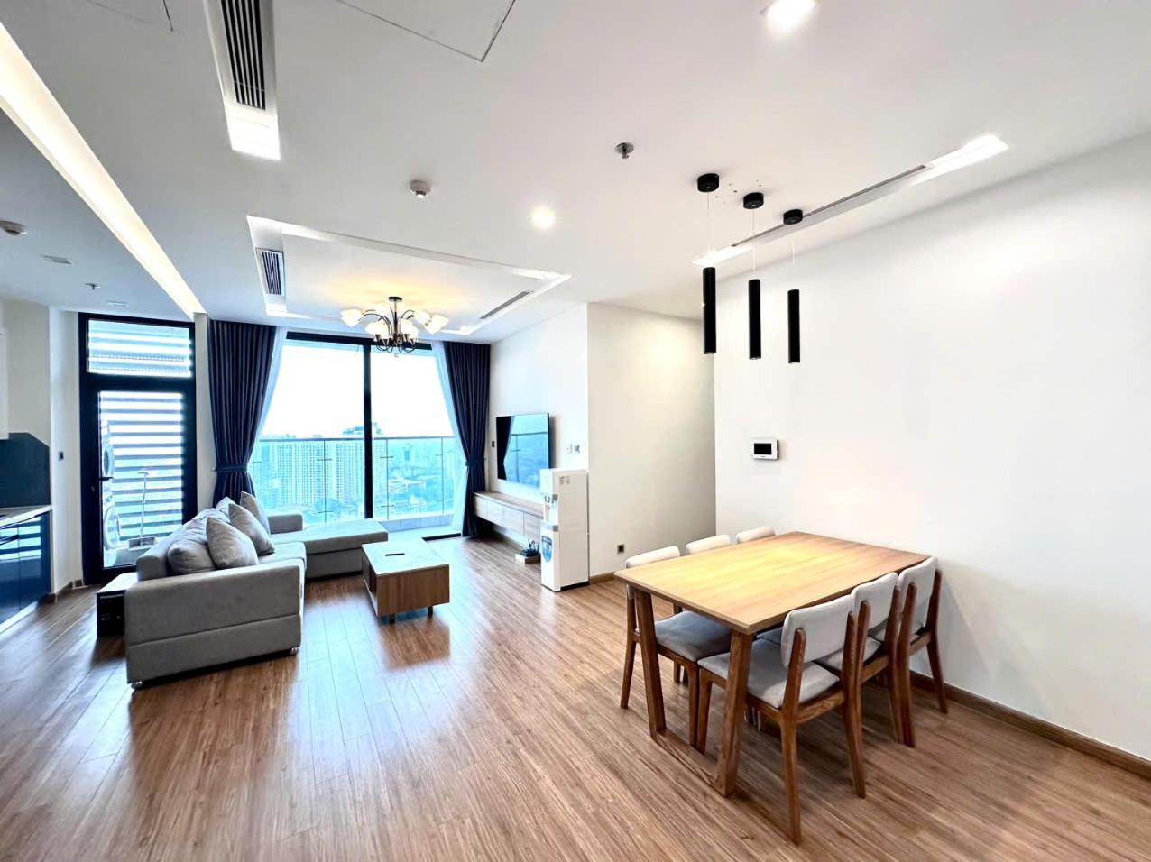 Luxury Apartment In Vinhomes Metropolis Ханой Екстериор снимка