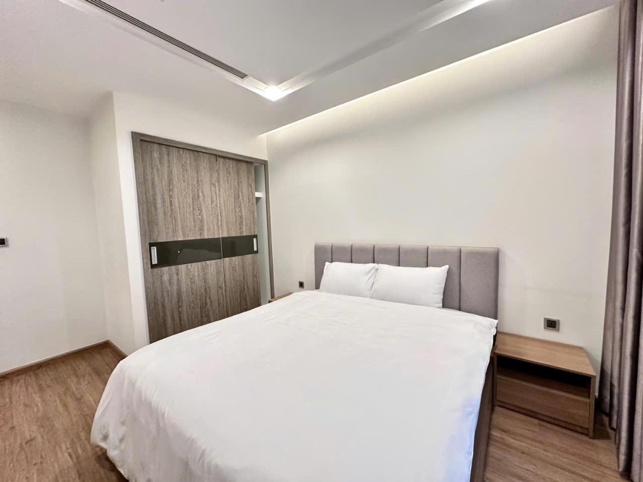 Luxury Apartment In Vinhomes Metropolis Ханой Екстериор снимка