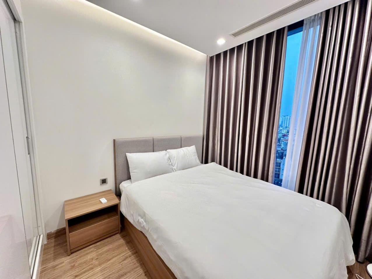 Luxury Apartment In Vinhomes Metropolis Ханой Екстериор снимка