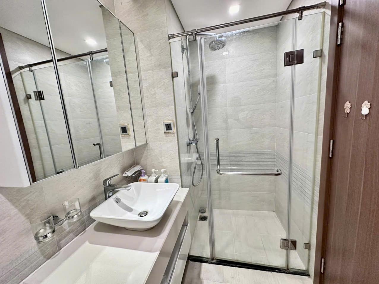Luxury Apartment In Vinhomes Metropolis Ханой Екстериор снимка