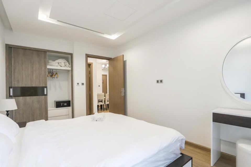 Luxury Apartment In Vinhomes Metropolis Ханой Екстериор снимка