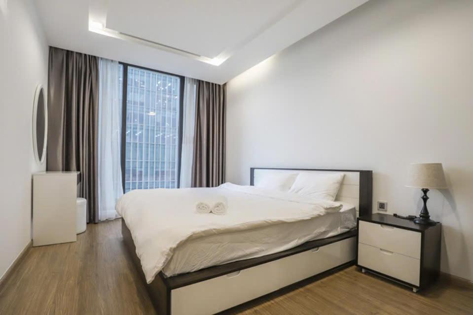 Luxury Apartment In Vinhomes Metropolis Ханой Екстериор снимка